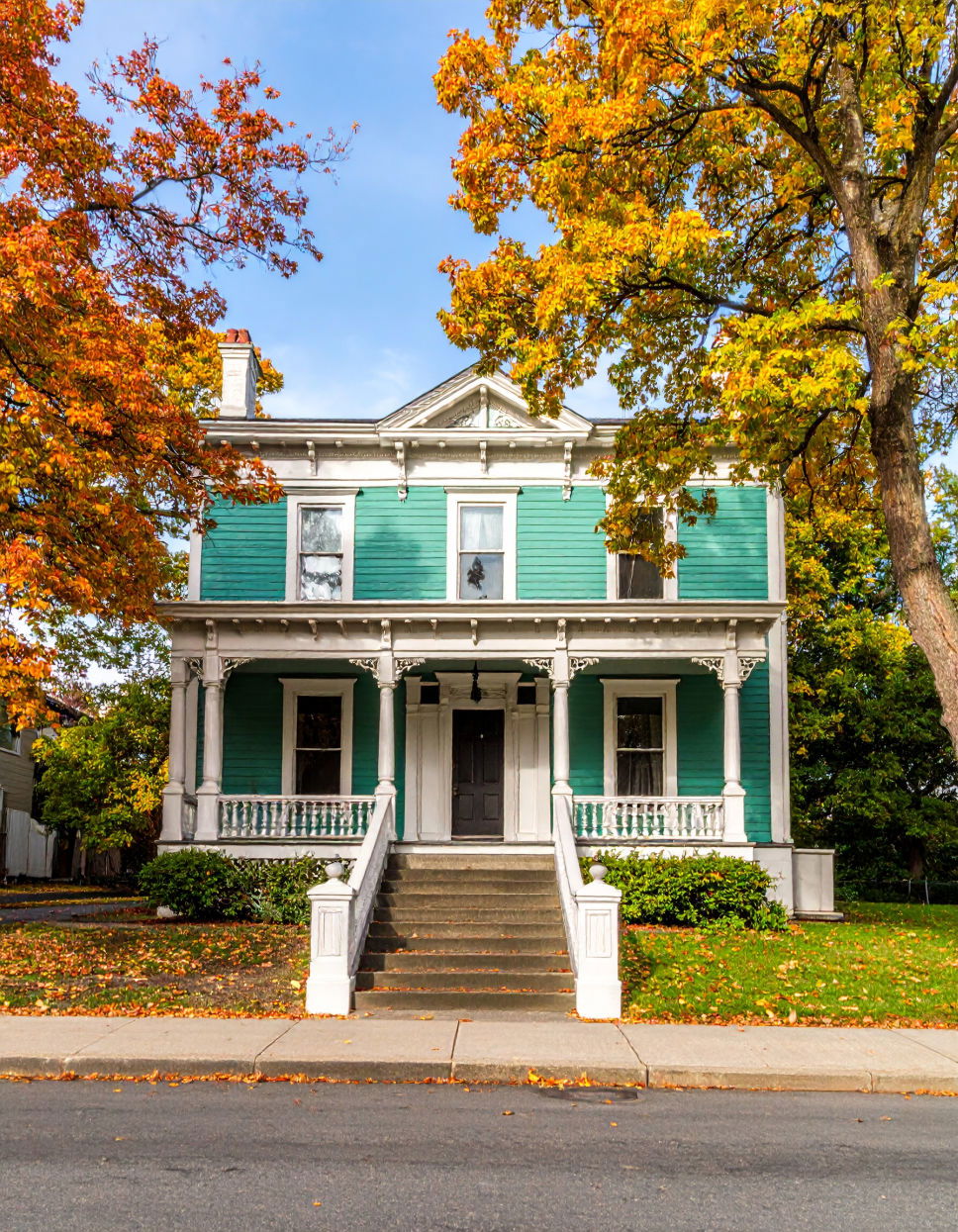 Emerald Green for Bold Statement Appeal
