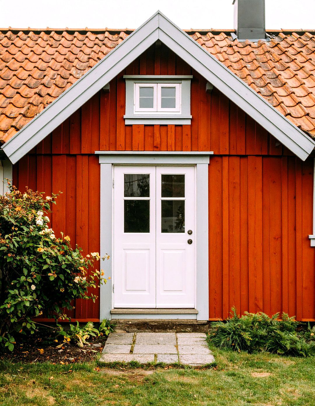 Burnt Sienna Roof Tiles Warm Up the Palette - 25 dark red house exterior ideas