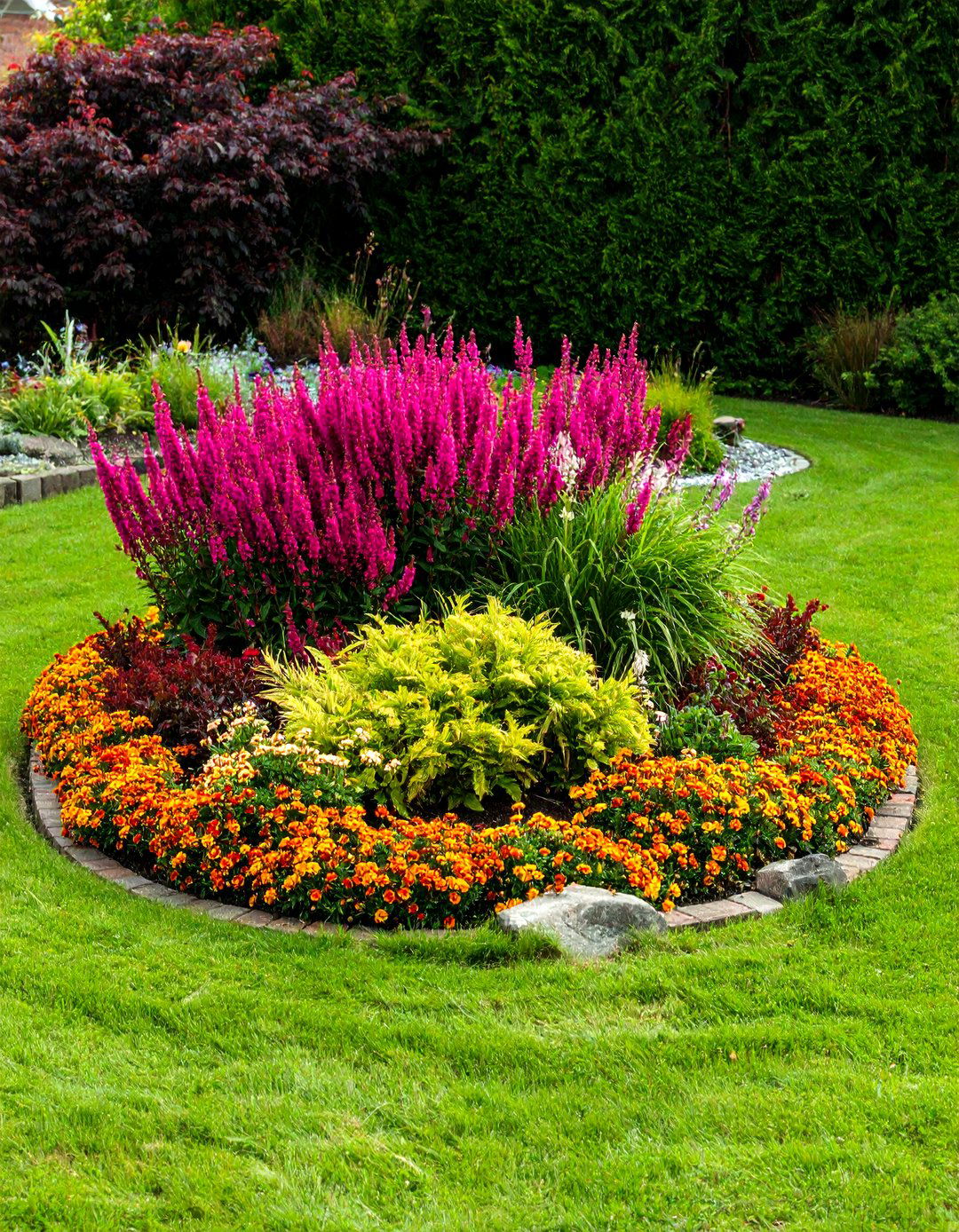Color Pop Flower Island Garden Focal Point - 25 Garden Focal Point Ideas