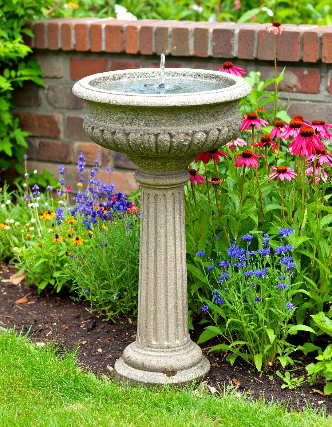 Column Birdbath Garden Focal Point - 25 Garden Focal Point Ideas