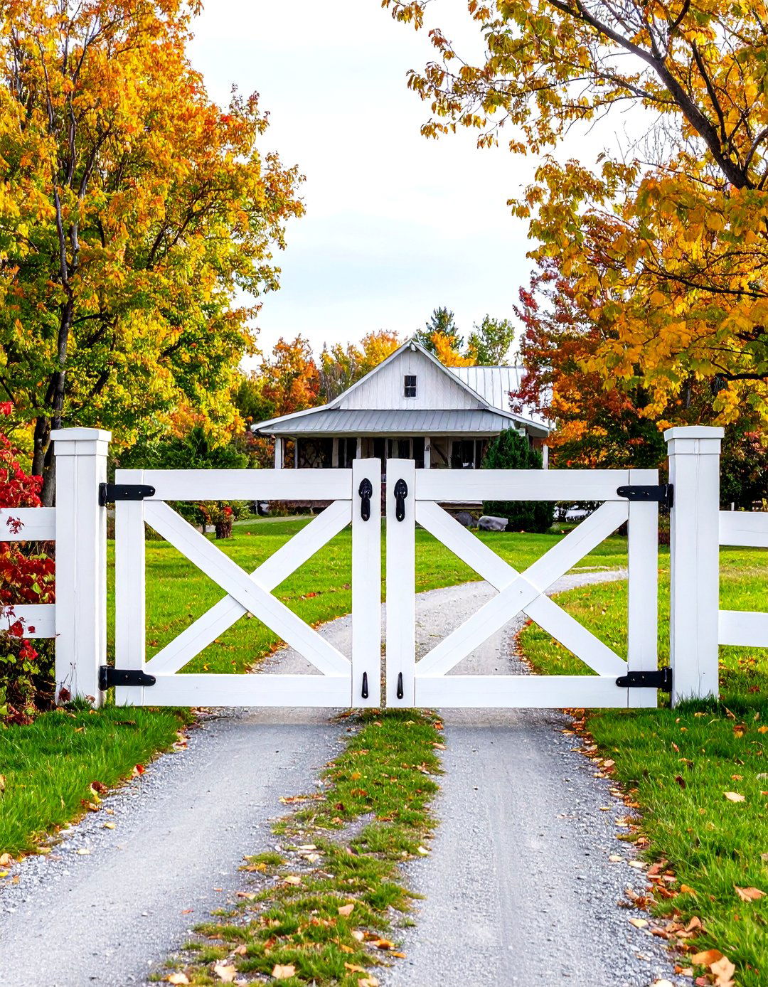 Double Swing Farmhouse Crossbuck Fence Gate - 25 Fence Gate Ideas