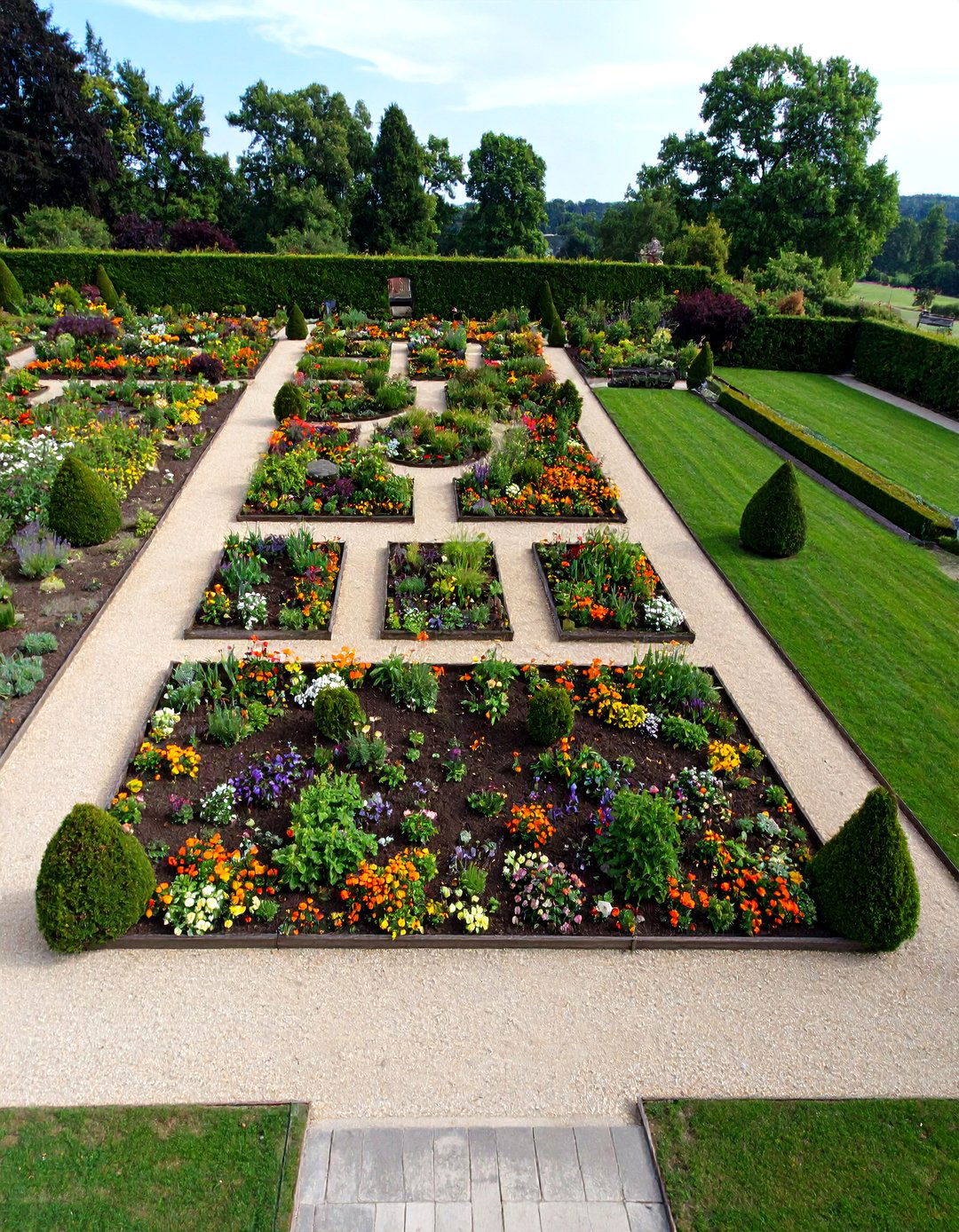 English Garden Parterre Precision - 25 english garden ideas