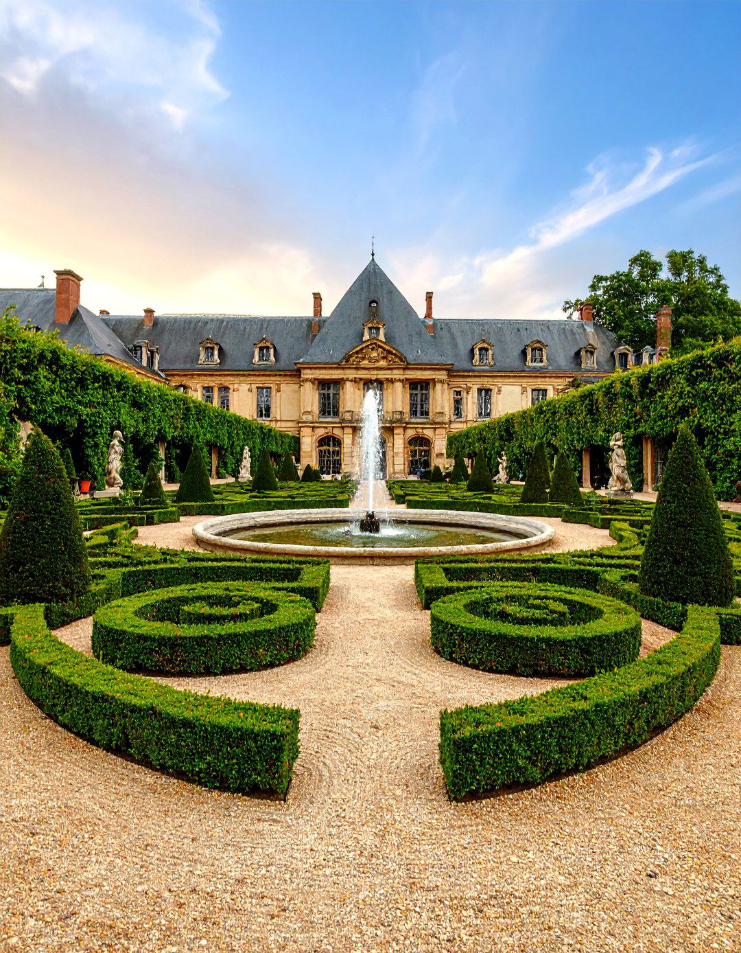 French Baroque Scrollwork Parterre - 25 parterre garden ideas