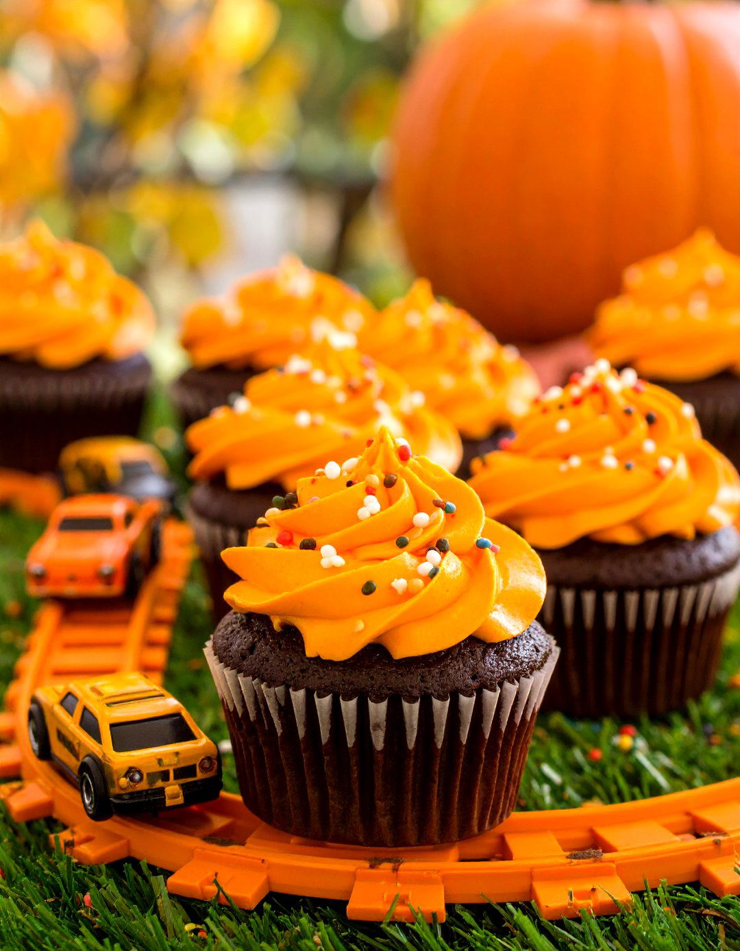 Hot Wheels Cupcake Pull Apart Track - 25 hot wheels birthday party ideas