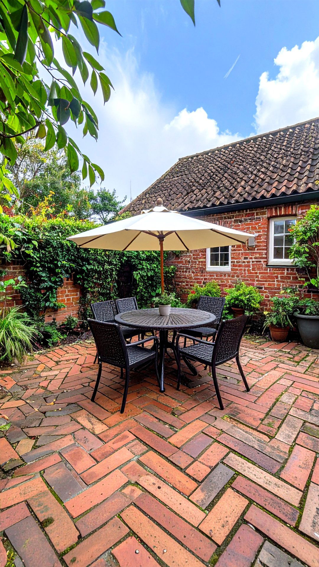 In Brick Outdoor Rug Pattern for Defined Zones - 25 brick patio ideas