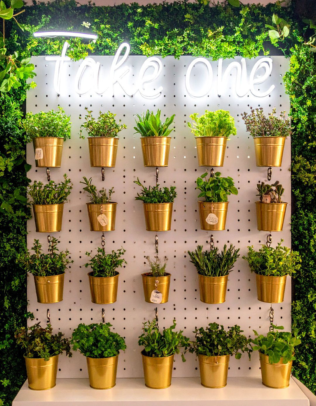 Interactive Favor Wall - 25 party decoration ideas
