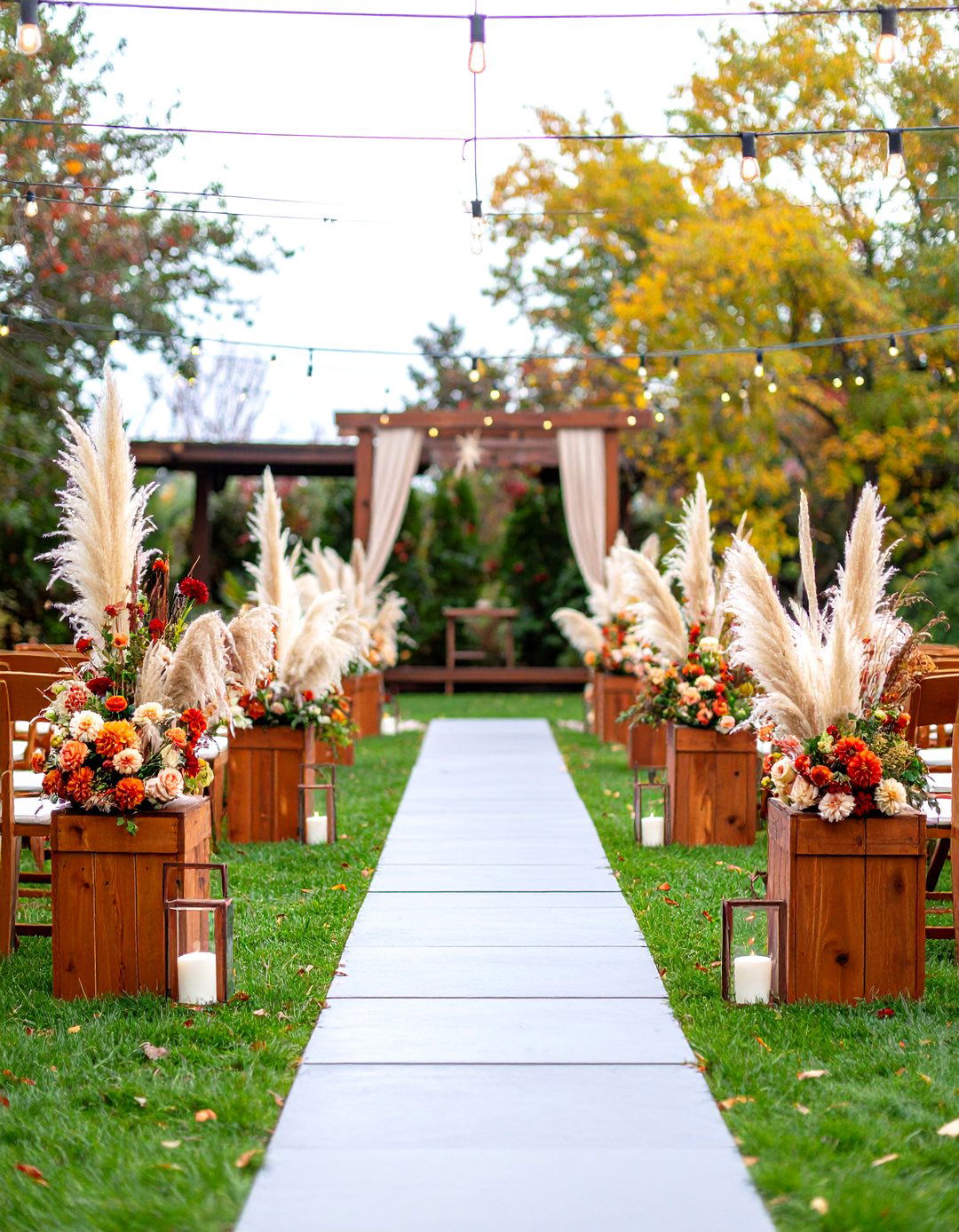 Pampas Grass Ceremony Aisle Fall Wedding Decor - 25 fall wedding décor ideas