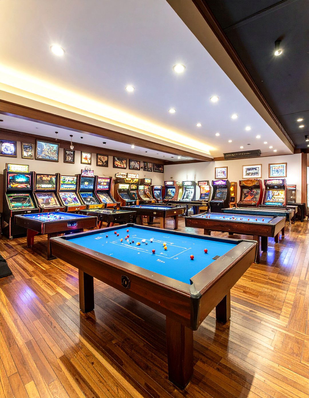 Pinball Focused Arcade Room Nook - 25 arcade room ideas