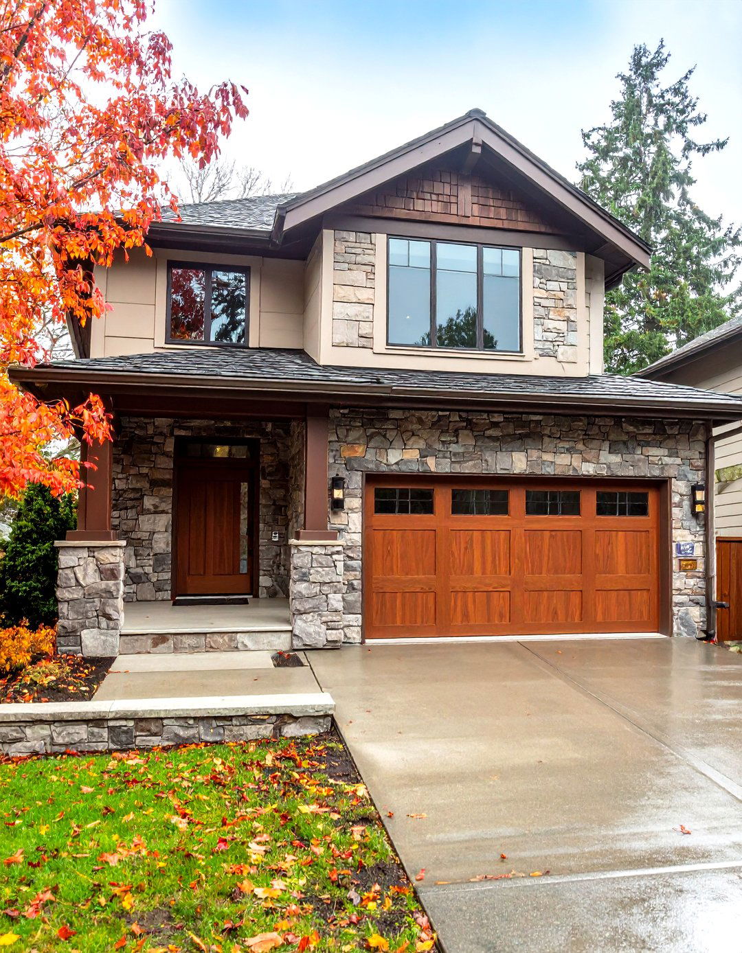 Stone Veneer Exterior Wainscoting for Rugged Character - 25 exterior wainscoting ideas