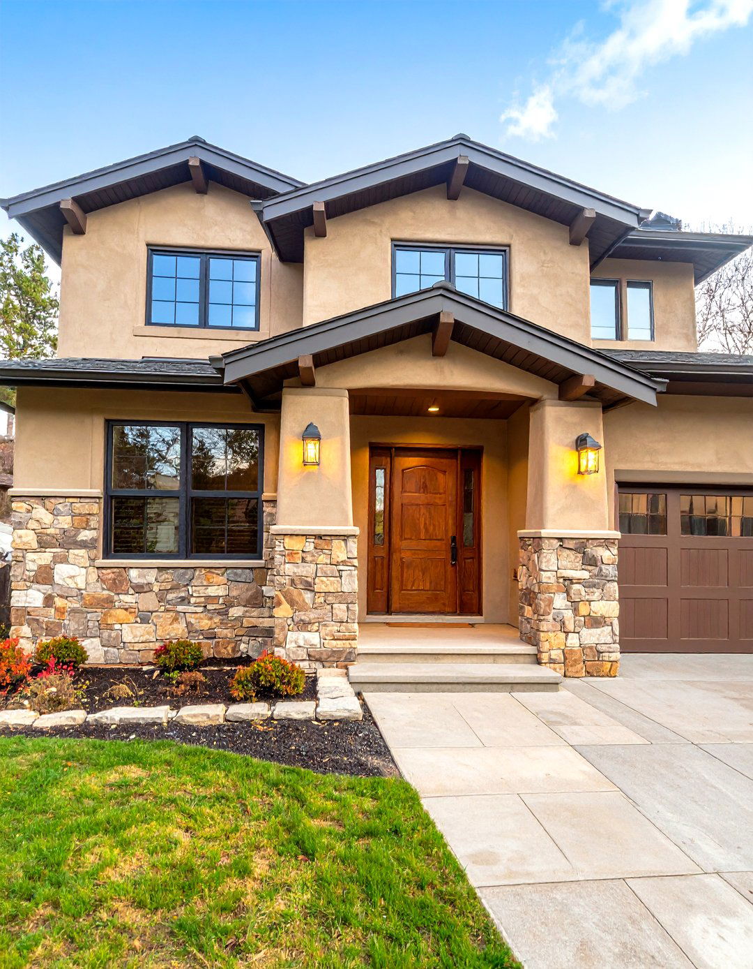Stone to Stucco Transition Exterior Wainscoting for Dynamic Facades - 25 exterior wainscoting ideas