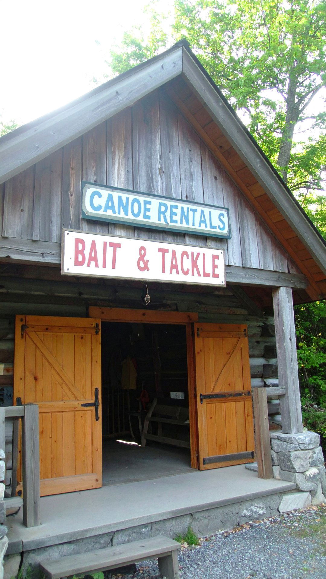 Vintage Cabin Signs Add Nostalgic Character - 25 cabin decor ideas