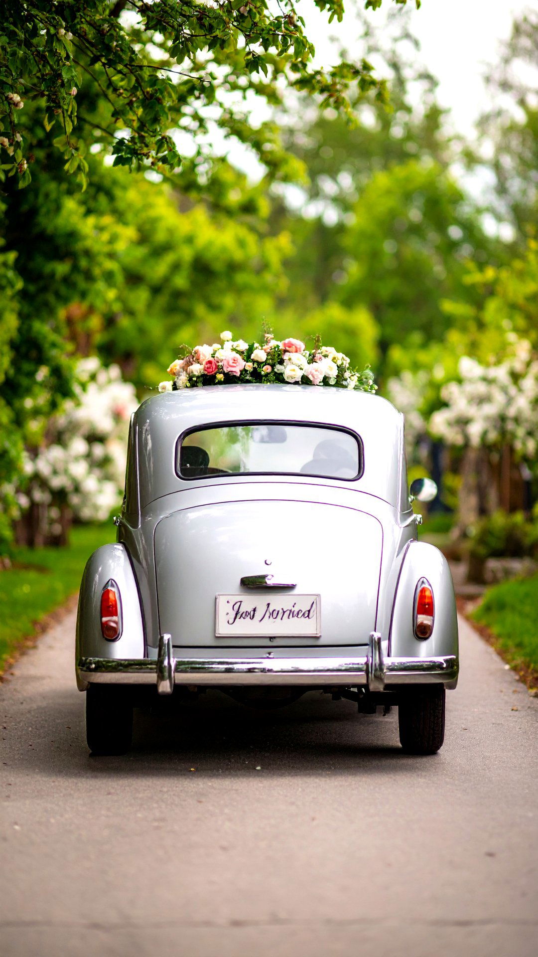 Vintage Car Wedding Getaway - 25 classic wedding ideas